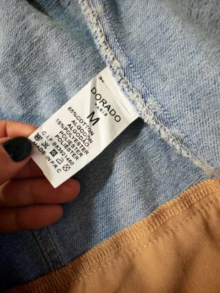 Chaqueta vaquera con mangas marrones