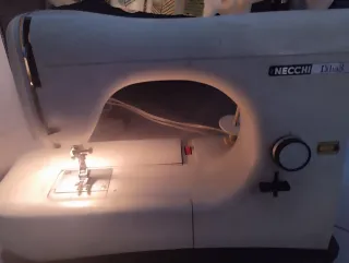 Máquina de coser Necchi Ixha3