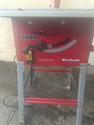 Sierra de mesa con accesorios