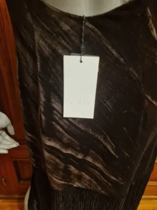 Vestido terciopelo flecos. Zara. Talla S. Nuevo
