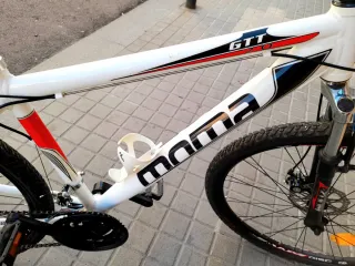 Bicicleta Moma GT Blanca