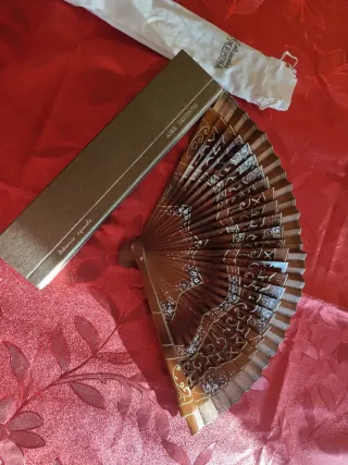 Abanico de madera pintado a mano