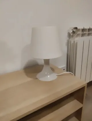 Lámpara de mesa Ikea blanca