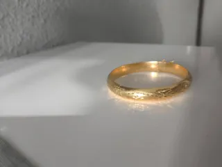Pulsera de oro grabada