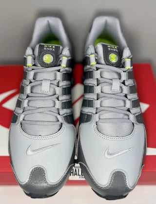 Nike Shox NZ Gris Oscuro/Wolf Grey-Volt