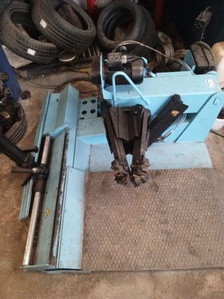 Equipo, Máquina de montaje y desmontaje de ruedas