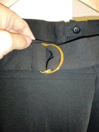 Falda negra con cinturón