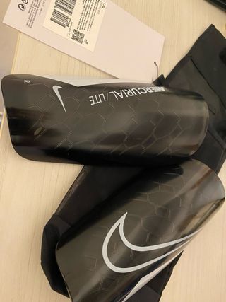 Parastinchi nike nuovi con cartellino