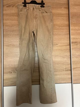 Pantalón Bershka tiro alto beige