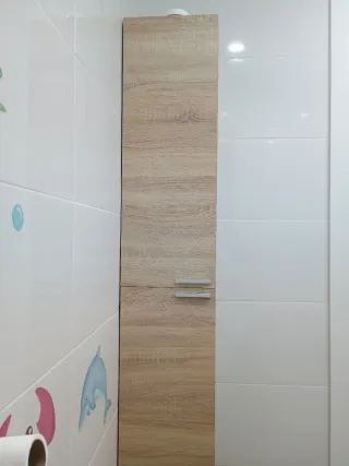 Armario de baño madera y blanco