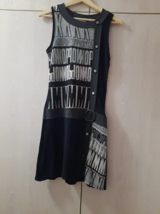 Vestido sin mangas con letras