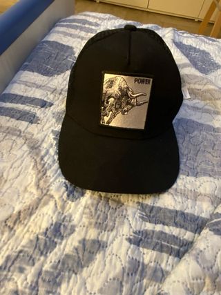 Cappellino nero con stampa toro POWER