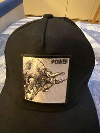 Cappellino nero con stampa toro POWER