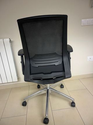 Silla de oficina negra
