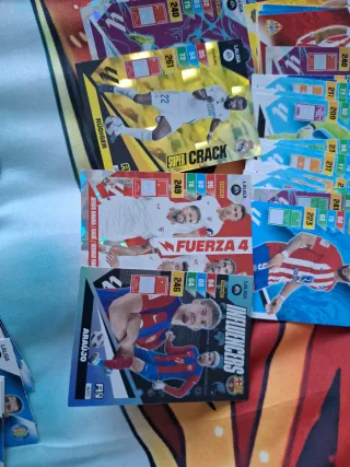 Cromos Adrenalyn XL 23-24