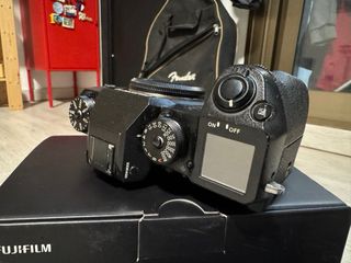 Fujifilm X-H1 + Lente 18-55 + Grip + 5 Baterías