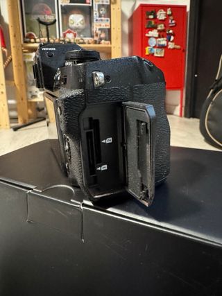 Fujifilm X-H1 + Lente 18-55 + Grip + 5 Baterías