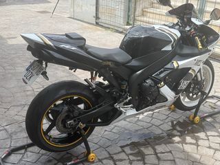 Yamaha R1 2006 Deportiva