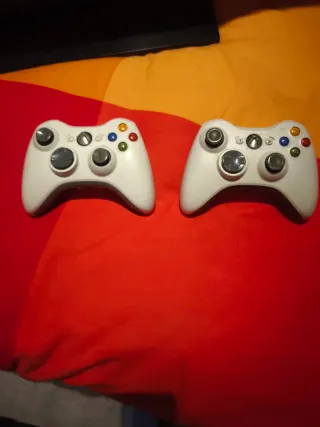 Xbox 360 20GB Blanca + Mandos y Cables