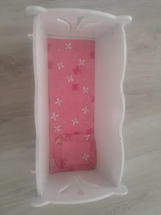 Cuna de madera para muñecas