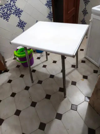 Mesa de cocina sólida