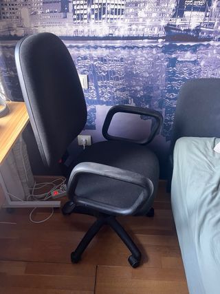 Silla de oficina negra