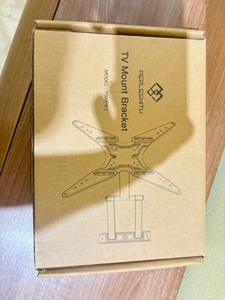 Literas de madera color beige y blanco