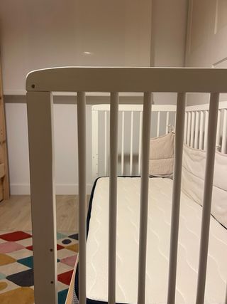 Cuna de bebé blanca