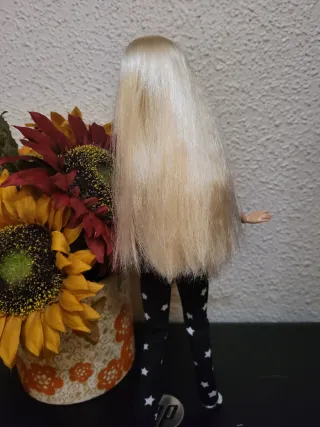 Muñeca Barbie articulada con traje de estrellas