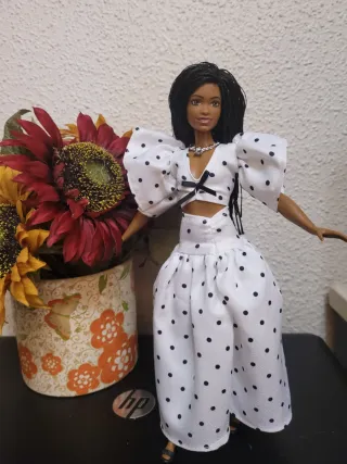 Muñeca con vestido de lunares