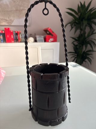 Pozo de madera antiguo decorativo