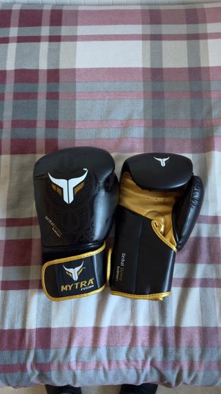 Guantes de boxeo negros