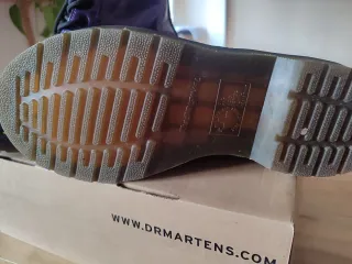 Botas Dr. Martens veganas moradas charol T41.