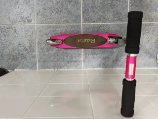 Patinete plegable Razor rosa