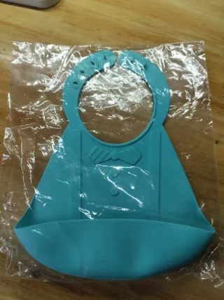 Babero de silicona para bebé