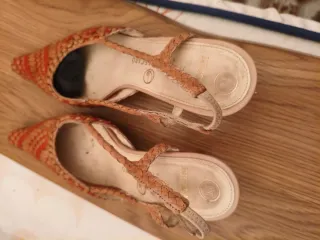 Zapatos de tacón beige y naranja talla 39