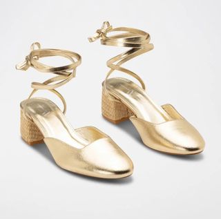 Zapatos dorados tacón cuña atados talla 38