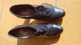 Zapatos de piel negros con cordones