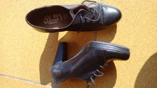 Zapatos de piel negros con cordones