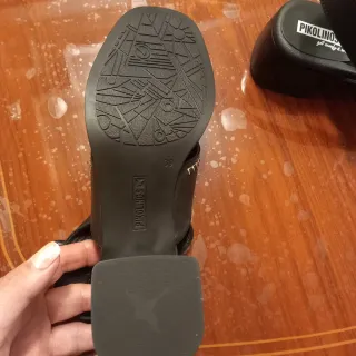 Sandalias Pikolinos Negras Mujer. Piel