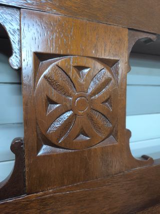 Banco de madera vintage. Iglesia.