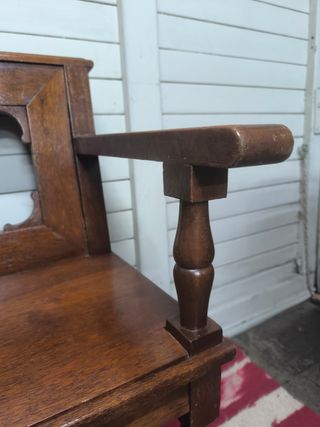 Banco de madera vintage. Iglesia.