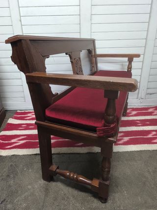 Banco de madera vintage. Iglesia.