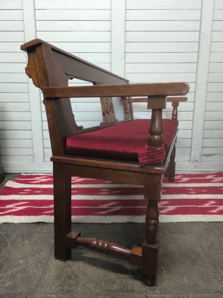 Banco de madera vintage. Iglesia.