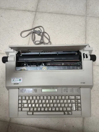 Máquina de escribir Olivetti CT606