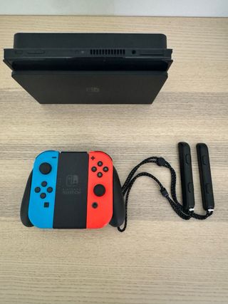 Nintendo Switch OLED azul/roja con todo