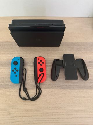 Nintendo Switch OLED azul/roja con todo