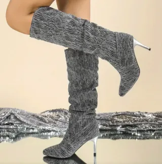 Botas altas grises plateadas