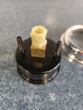 Manómetro con embellecedor