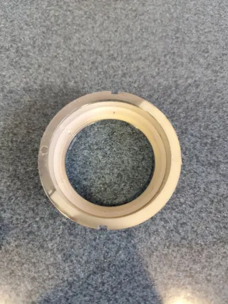 Manómetro con embellecedor